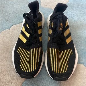 Womens Adidas Swift Run